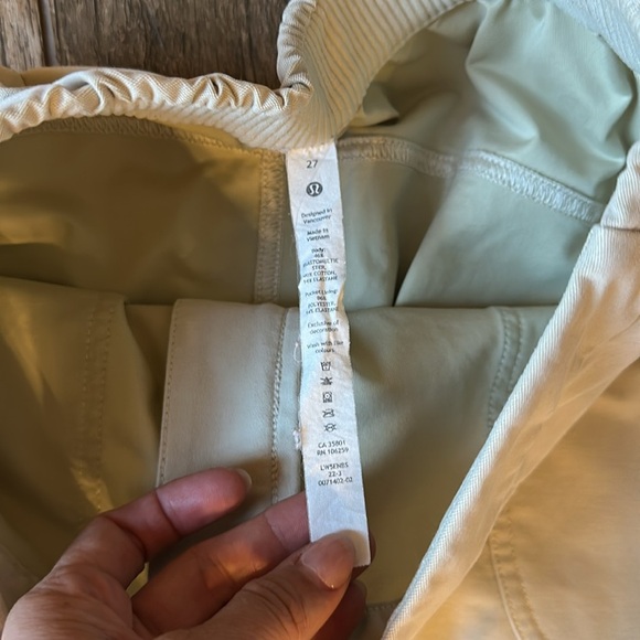 Lululemon Size 27 Light Utilitech Cargo Pocket High-Rise Pant Natural Ivory - Picture 5 of 7